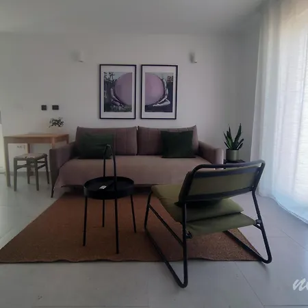 Eleven Apartment *